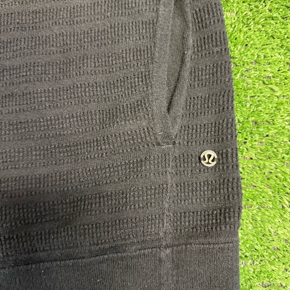 Lululemon Find Your Calm Wrap in Black, Size L ? - Picture 6 of 10